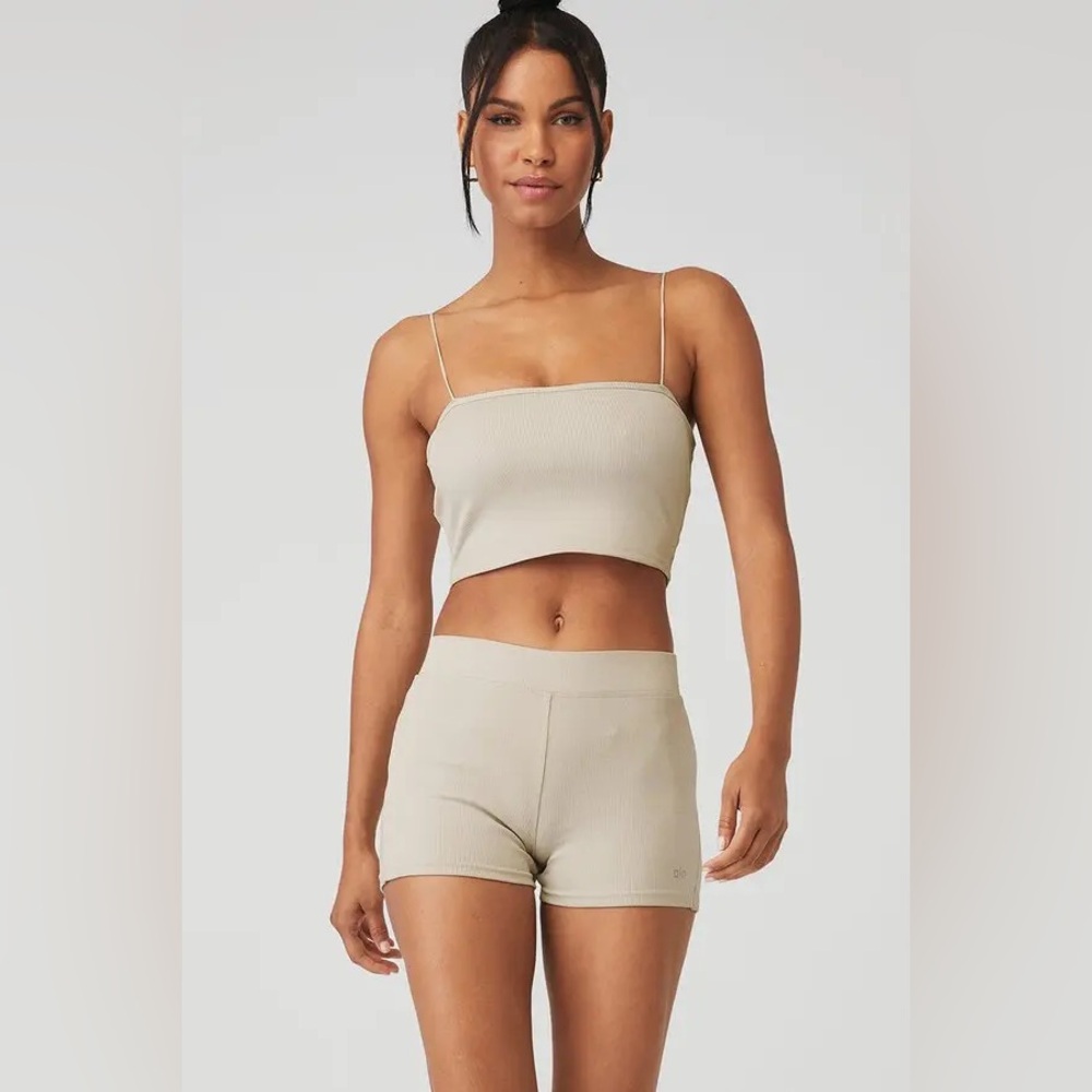 Alo Yoga goddess ribbed high waist hot short in Oatmeal Heather